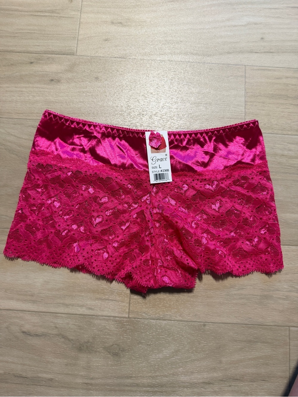 NWT Vintage Y2K Deadstock Heart Lace Pink Satin Booty Shorts Size S/M